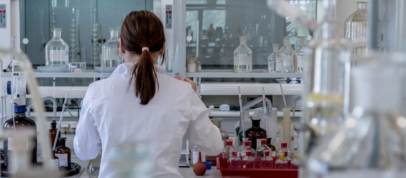 AstraZeneca: Οι ΗΠΑ δίνουν μισό δισ. δολάρια για υπό δοκιμή θεραπεία